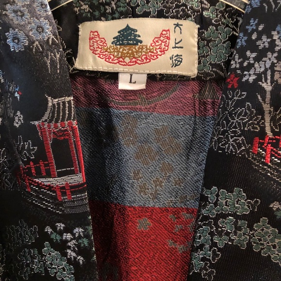 Kimono-style robe. Never worn. One size. - Picture 4 of 5